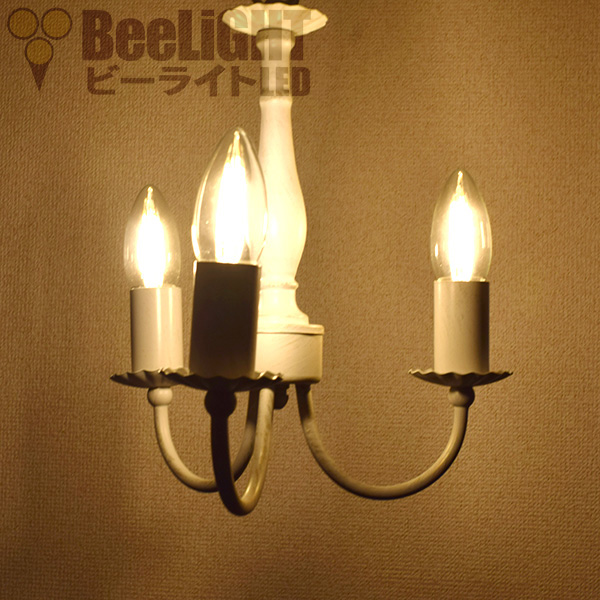 LED電球「BD-0417M-CANDLE」をシャンデリア器具で点灯した様子