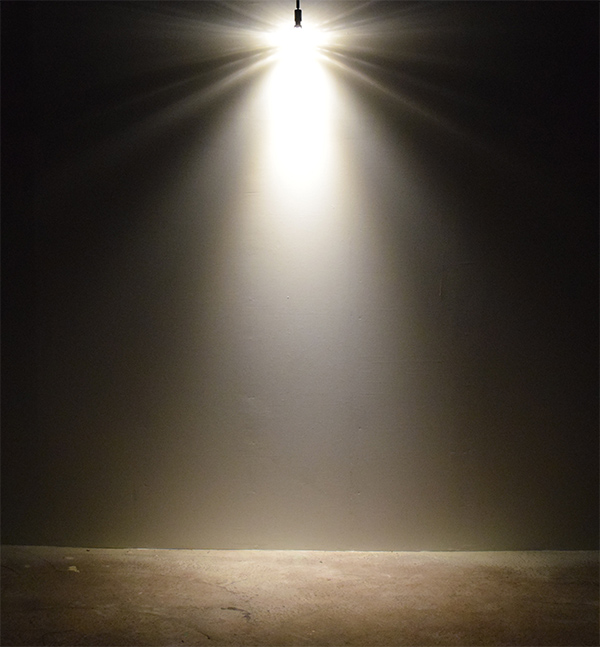 BeeLIGHTのLED電球「BH-0511N-3000K」の商品画像。実際の配光写真。