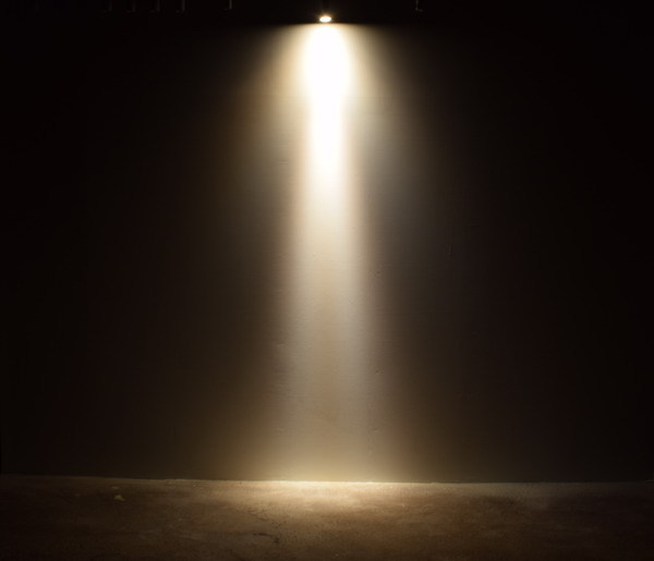 BeeLIGHTのLED電球「BH-0711N-WH-WW-10D」の商品画像。実際の配光写真。