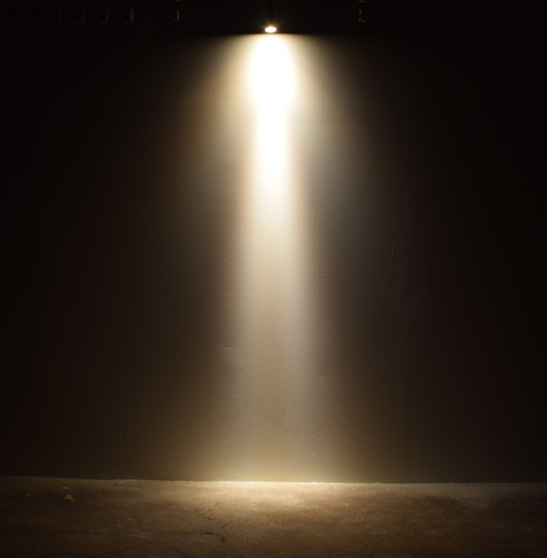 BeeLIGHTのLED電球「BH-0711N-WH-WW-10D」の商品画像。実際の配光写真。