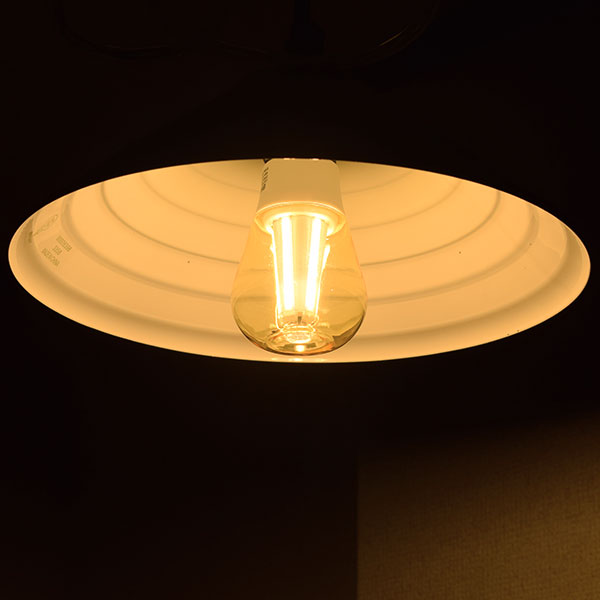 BeeLIGHTのLED電球「BD-1026C-Clear-Retro」の商品画像。実際の点灯イメージ。