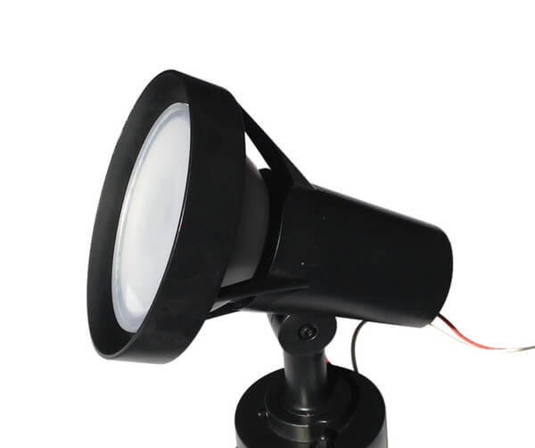 BeeLIGHTのLED電球「BH-2026B-WH-TW」の防水器具の使用例。。
