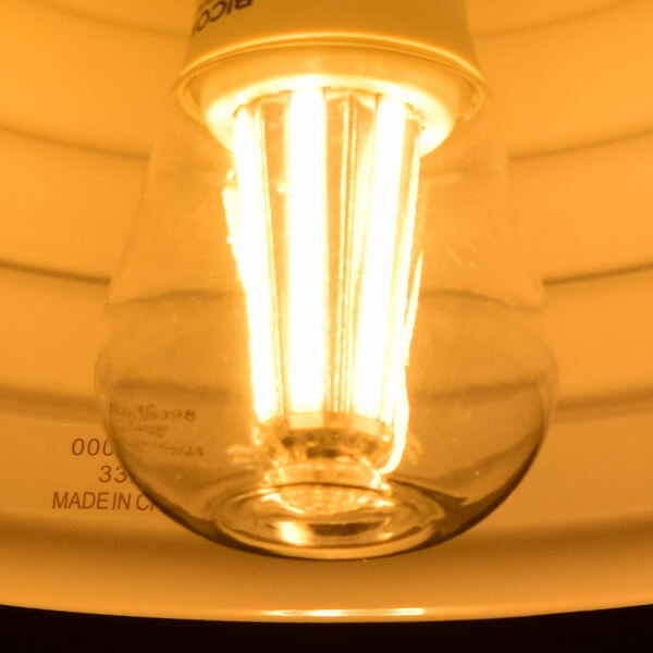 BeeLIGHTのLED電球「BD-1026C-Clear-Retro」の商品画像。実際の点灯イメージ。