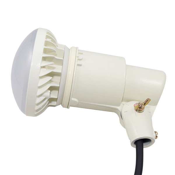 BeeLIGHTのLED電球「BH-1526B-BK-WW-Ra92」の防水器具の使用例。